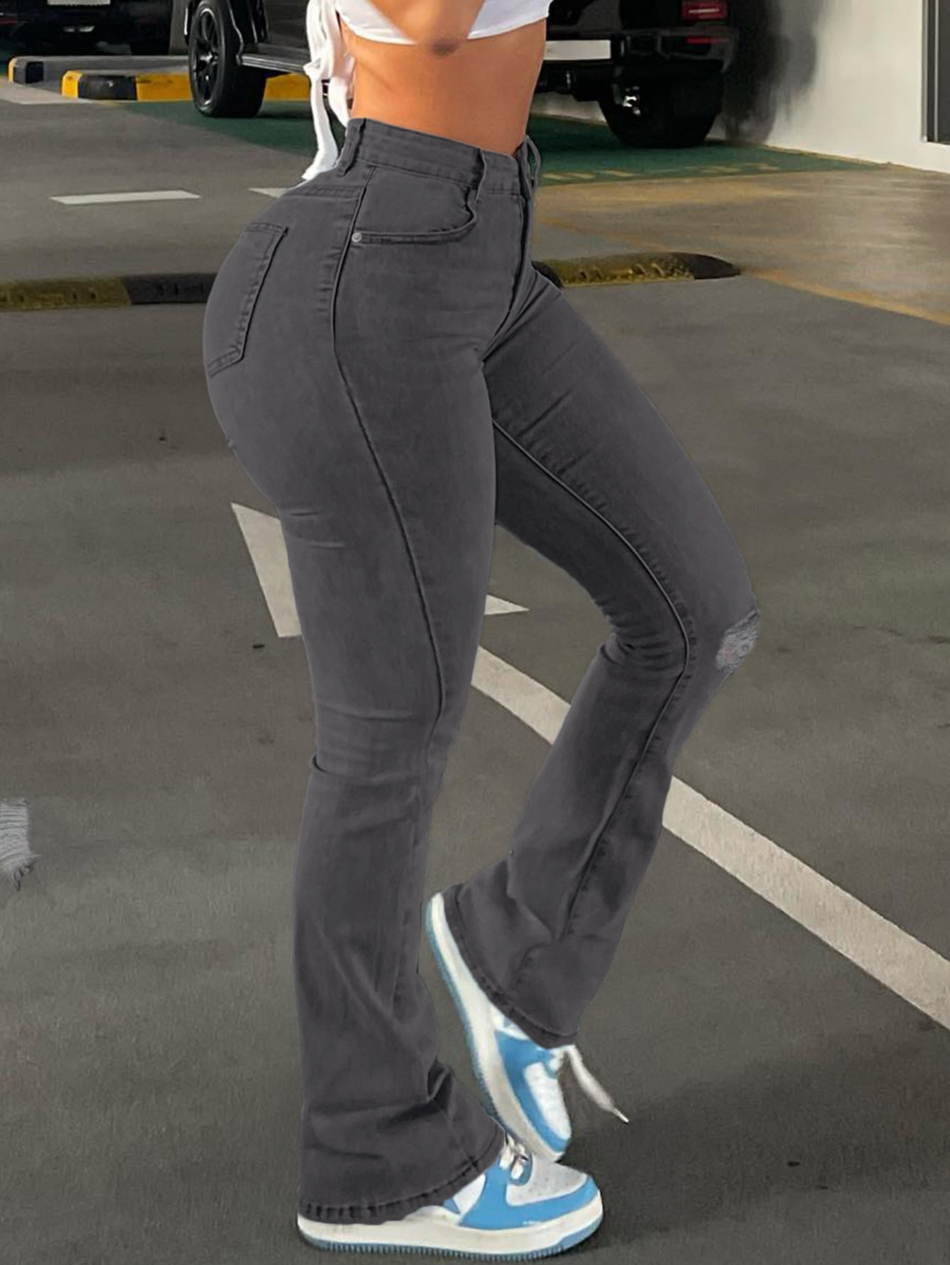 Slimming and butt-lifting jeans