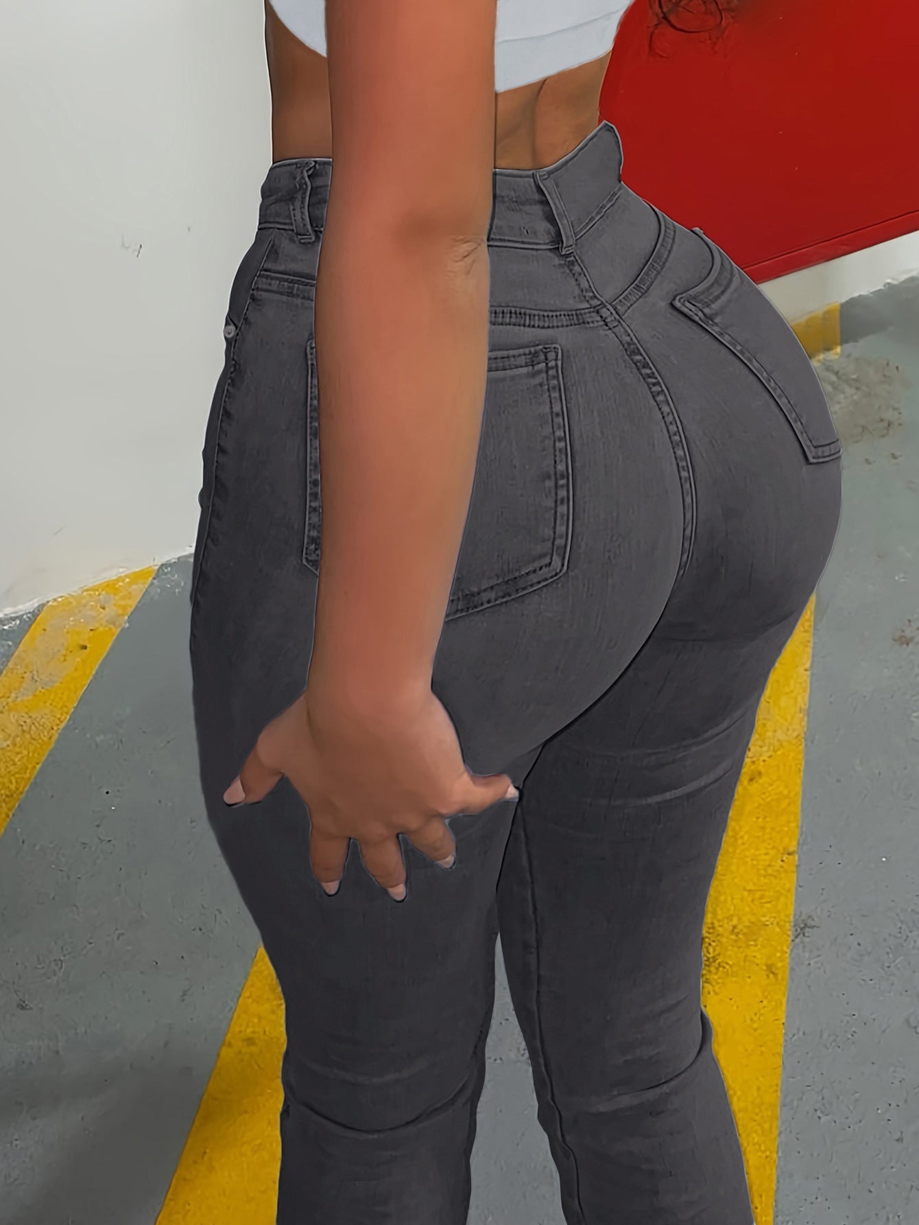 Slimming and butt-lifting jeans